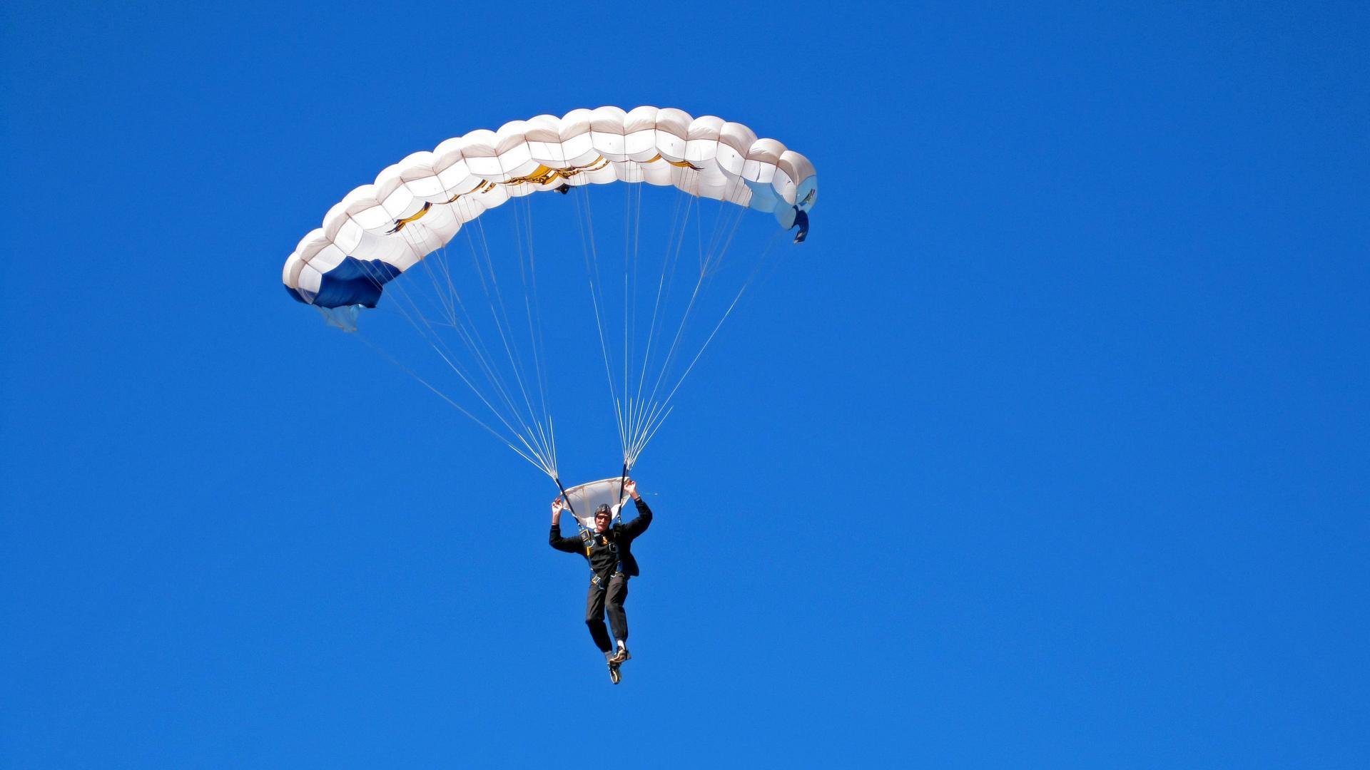 开云体育视频直播-攀岩运动项目受青少年喜爱，攀岩运动项目受青少年喜爱吗